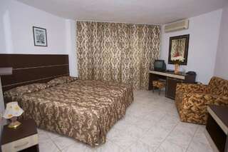 Отель Hotel Zora Солнечный Берег Двухместный номер с 1 кроватью и балконом-3